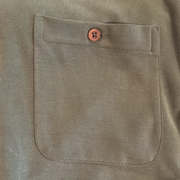 EUC.  Men’s button-down short sleeve shirt, extremely soft fabric - Picture 3 of 5